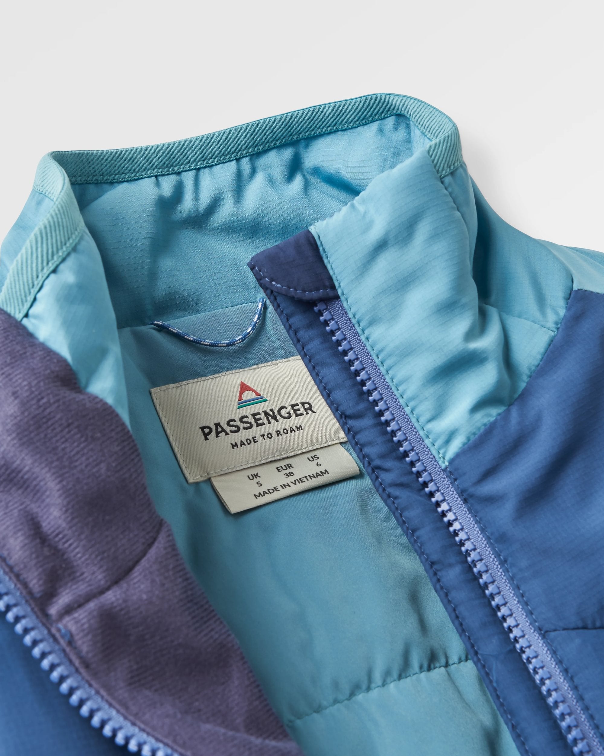 Shasta Lightweight Recycled Thermore® Insulated Gilet - Rich Navy/Dark Denim/Arctic - Flatlay