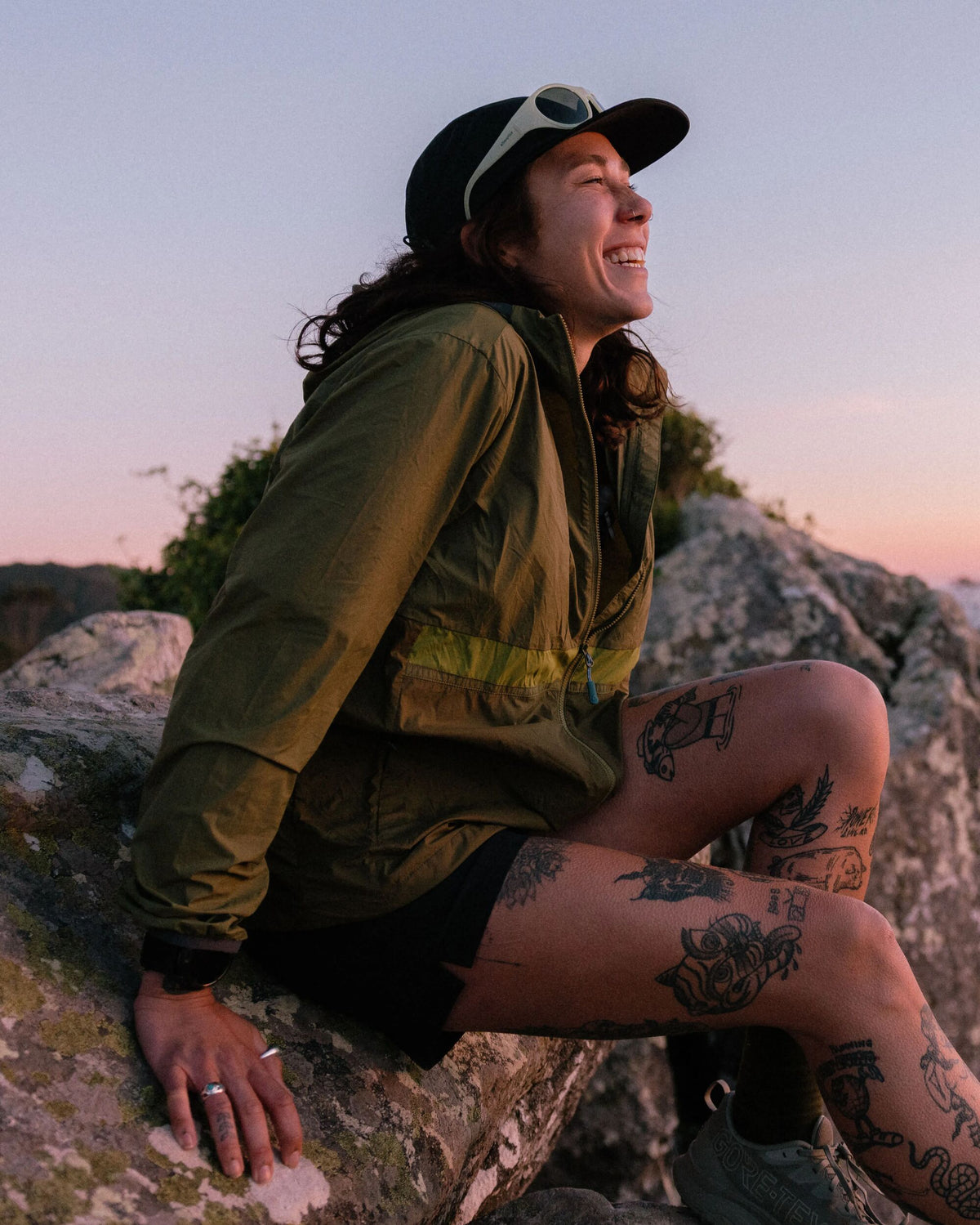Viento Windshell Jacket - Dark Olive/Clover - Lifestyle