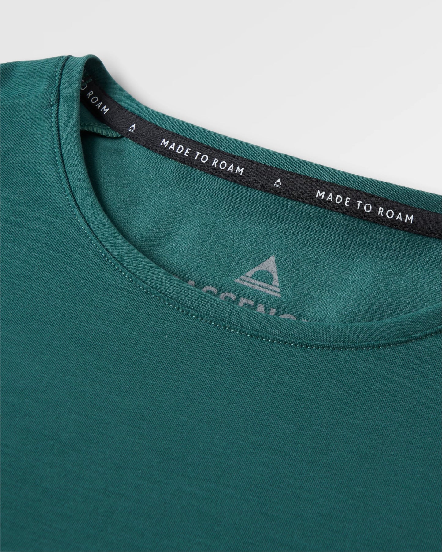Chase The Light Active T-Shirt - Deep Ocean - Flatlay