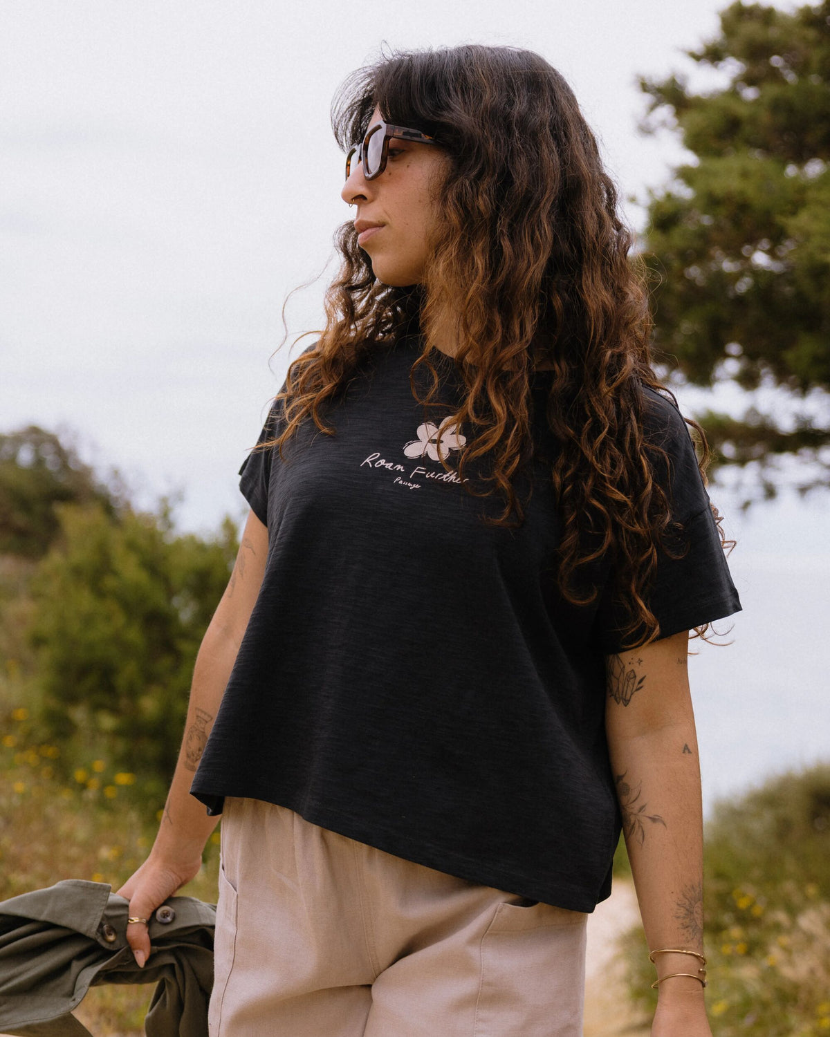 Roam Further T-Shirt - Black - Lifestyle