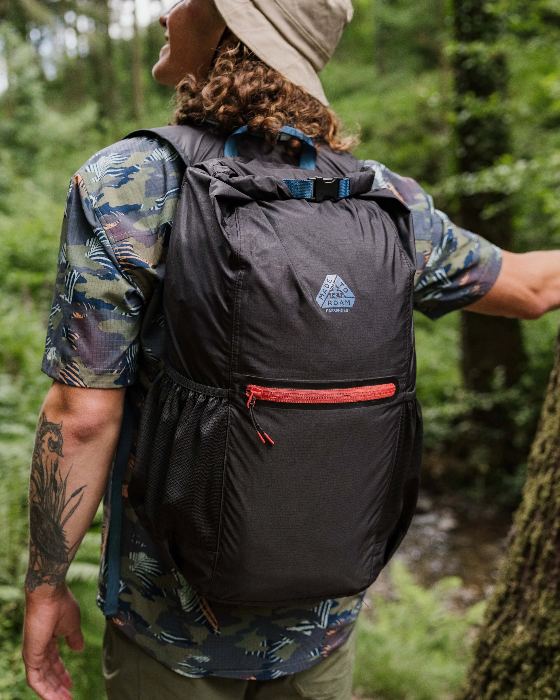 Male_Trail Light Recycled Packable Backpack - Black