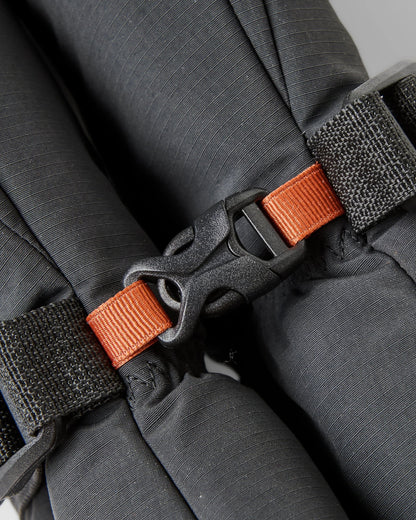 Snowscape Recycled Insulated Gloves - Black - Flatlay