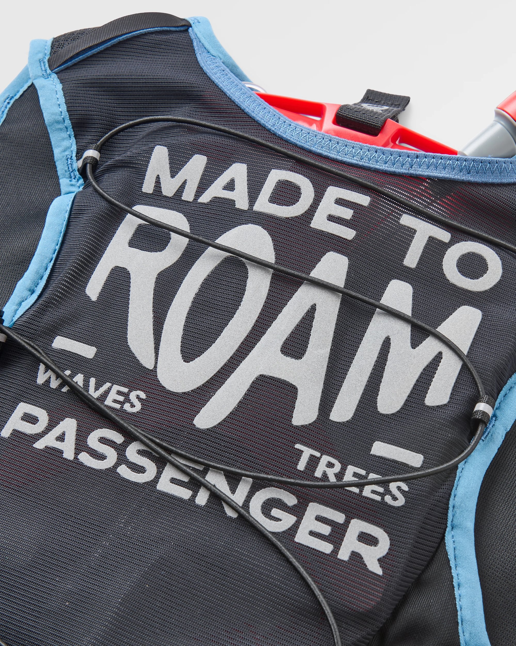 Traverse Trail Vest - Black - Flatlay