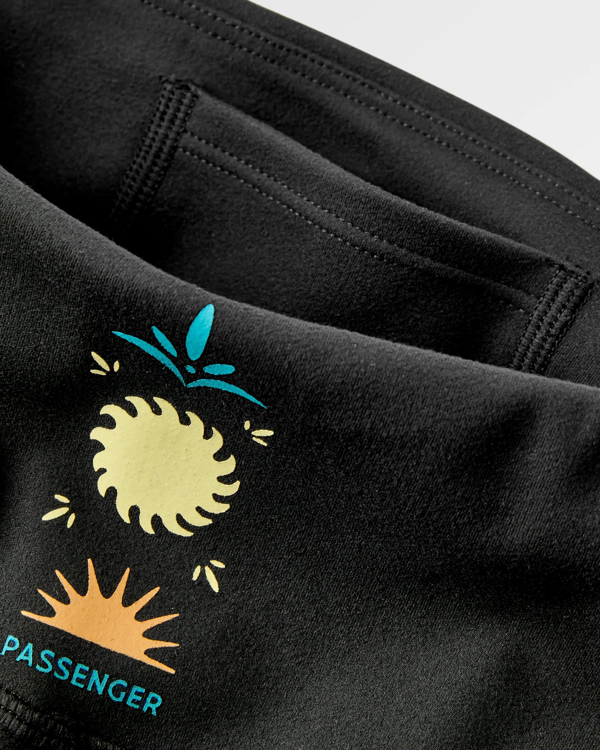 Solscape Active Short - Black - Flatlay