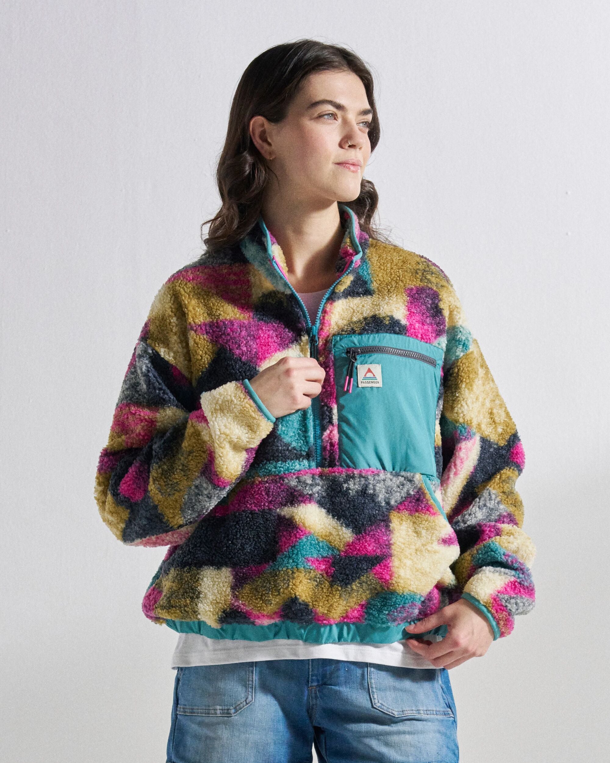 Ravi Sherpa Fleece - Mosaic Mountain Charcoal - Studio Model
