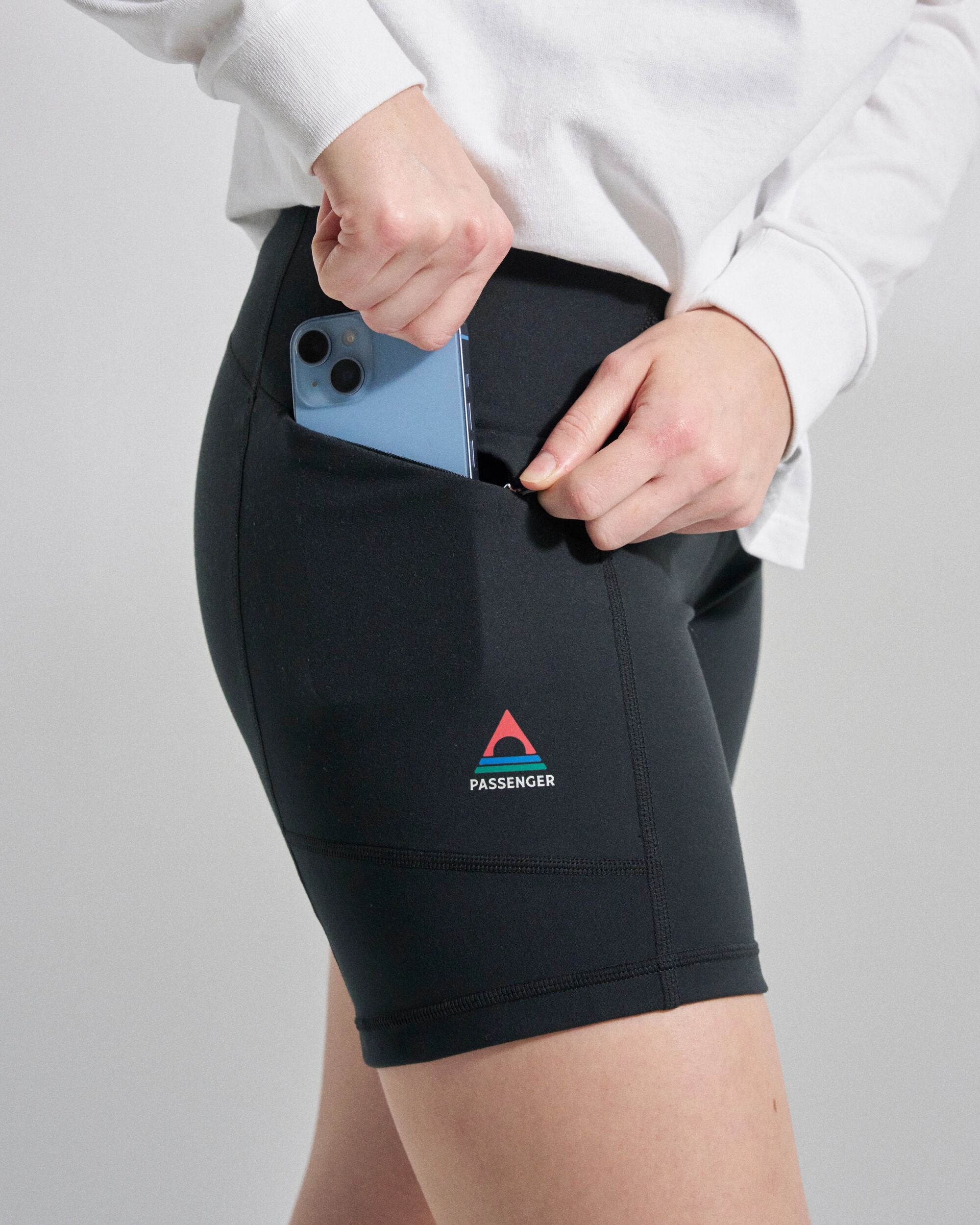 Solscape Active Short - Black - Studio Model