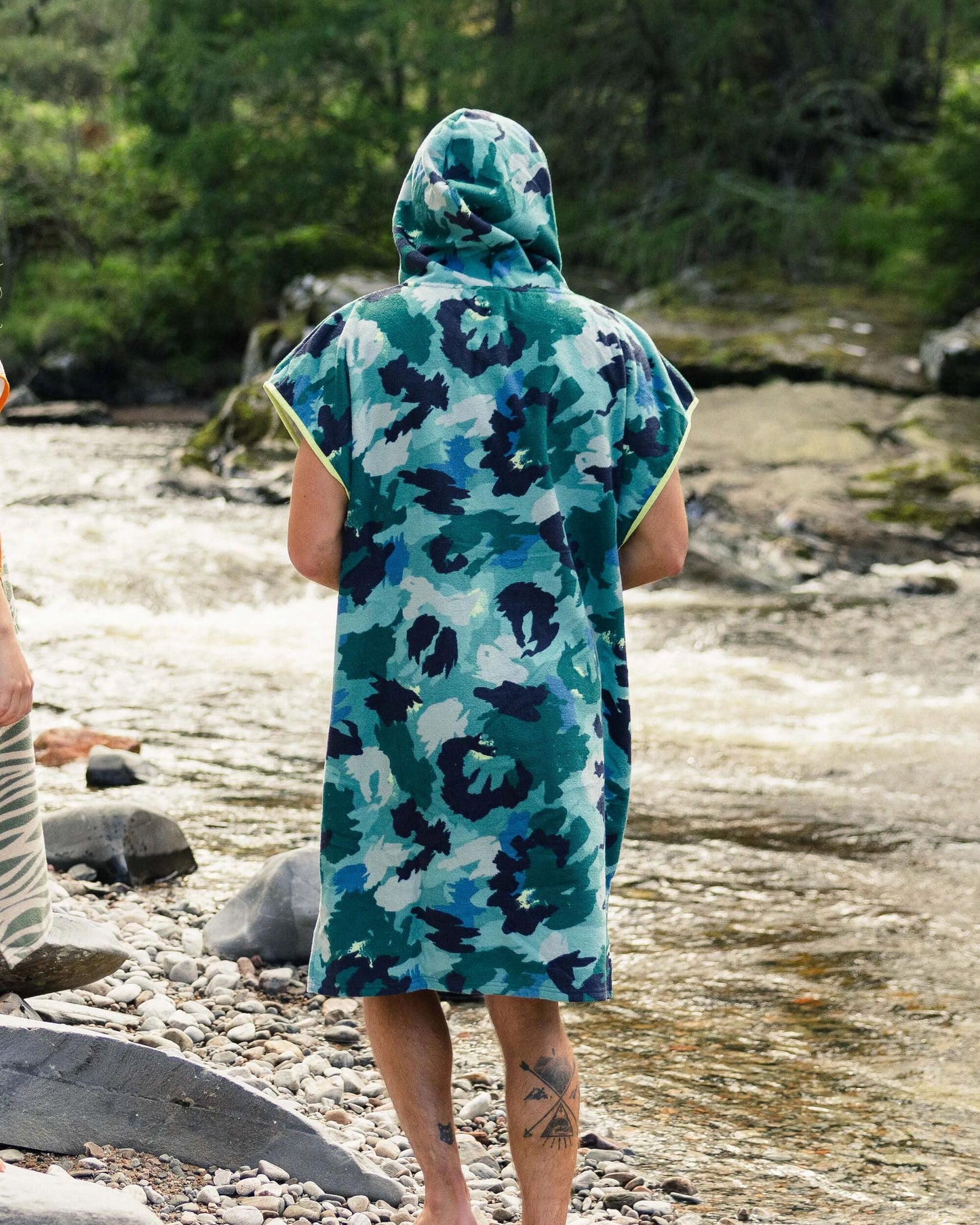 Male_Tulum Recycled Towel Poncho - Alpine Camo Khaki