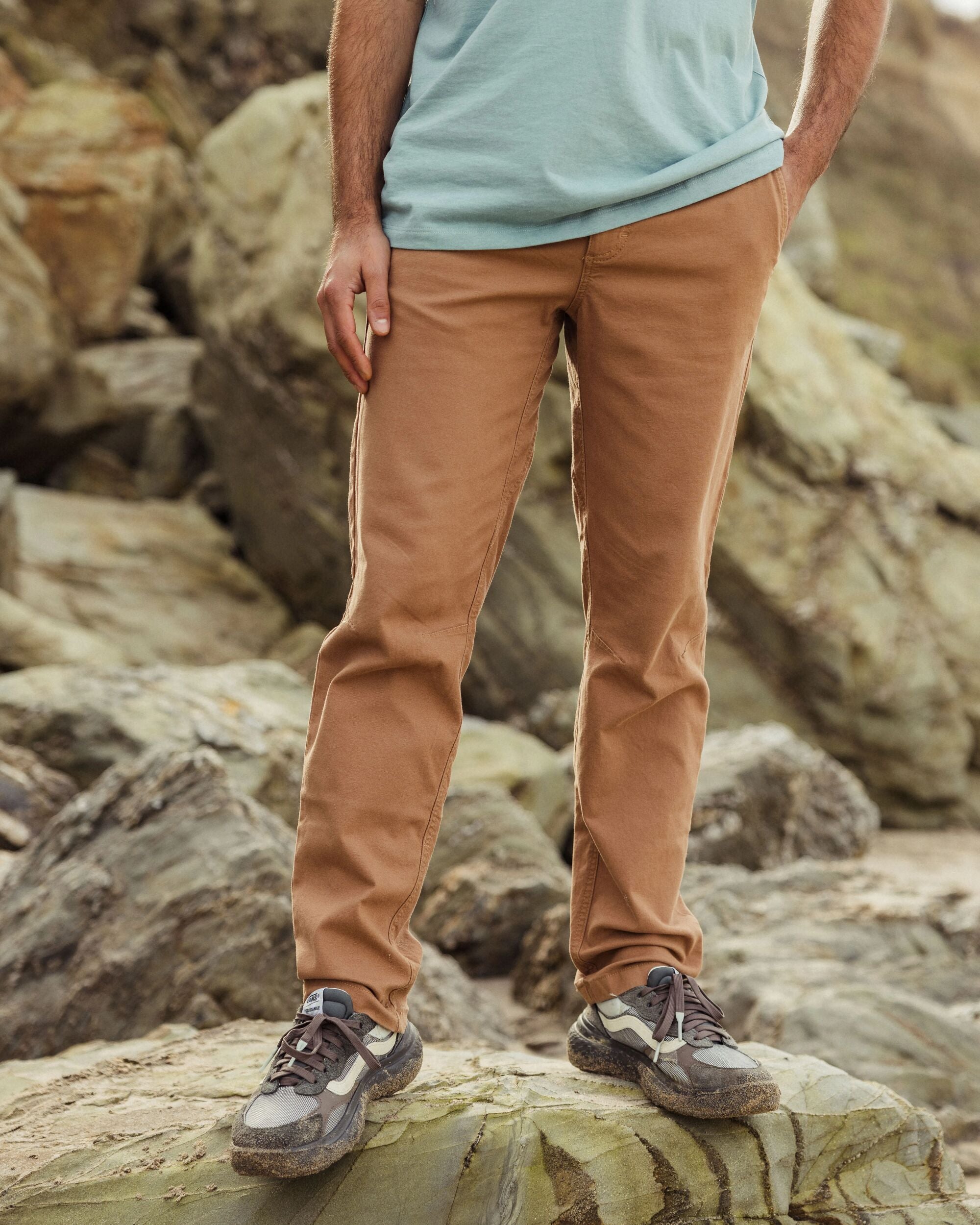 Horizon Comfort Chino - Toffee - Lifestyle