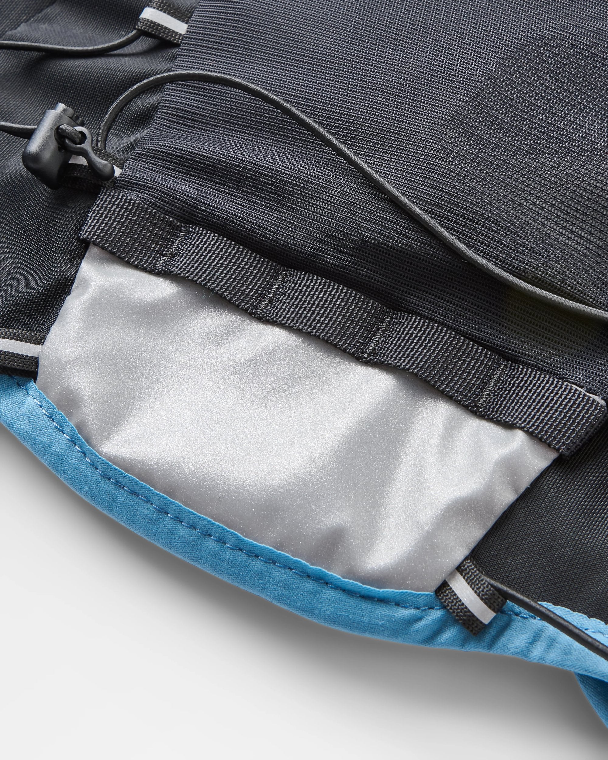 Traverse Trail Vest - Black - Flatlay