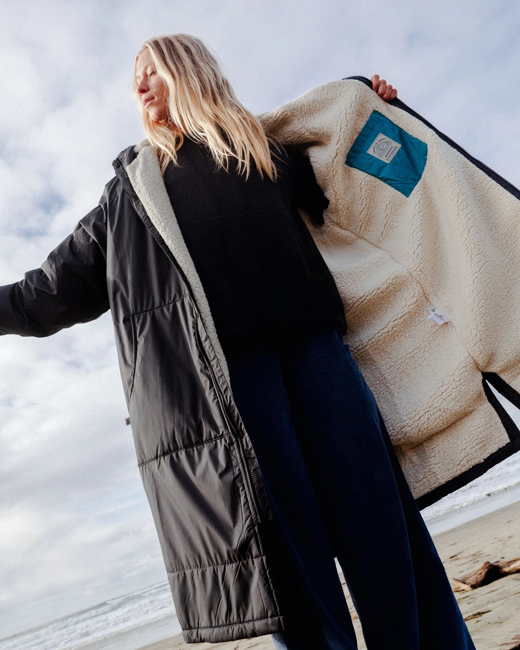 Escapism Recycled Sherpa Lined Changing Robe - Black - Lifestyle - Female