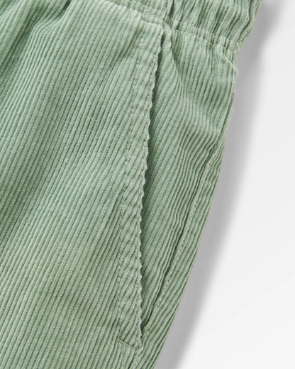 Drifter Cord Short - Pistachio - Flatlay