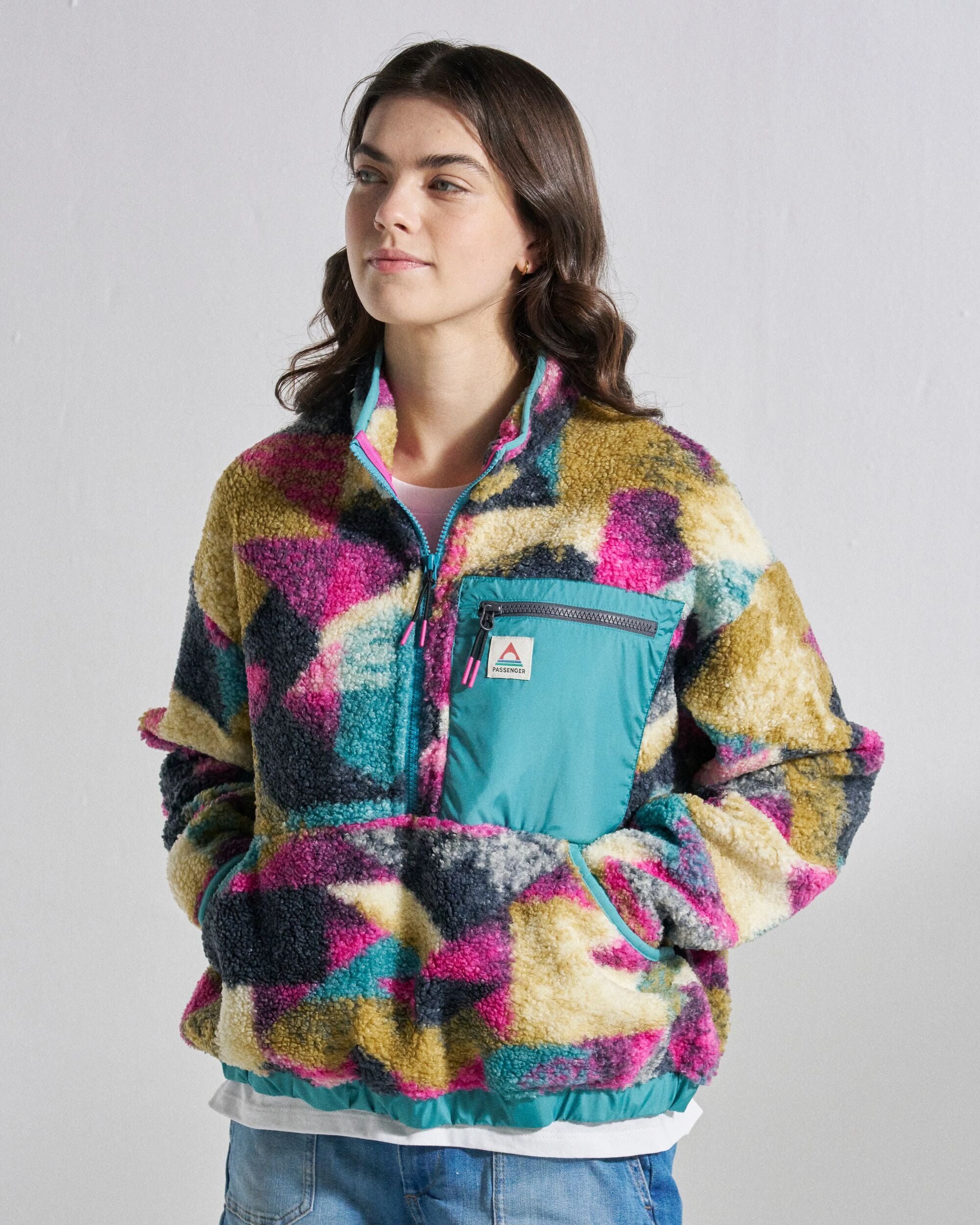 Ravi Sherpa Fleece - Mosaic Mountain Charcoal - Studio Model
