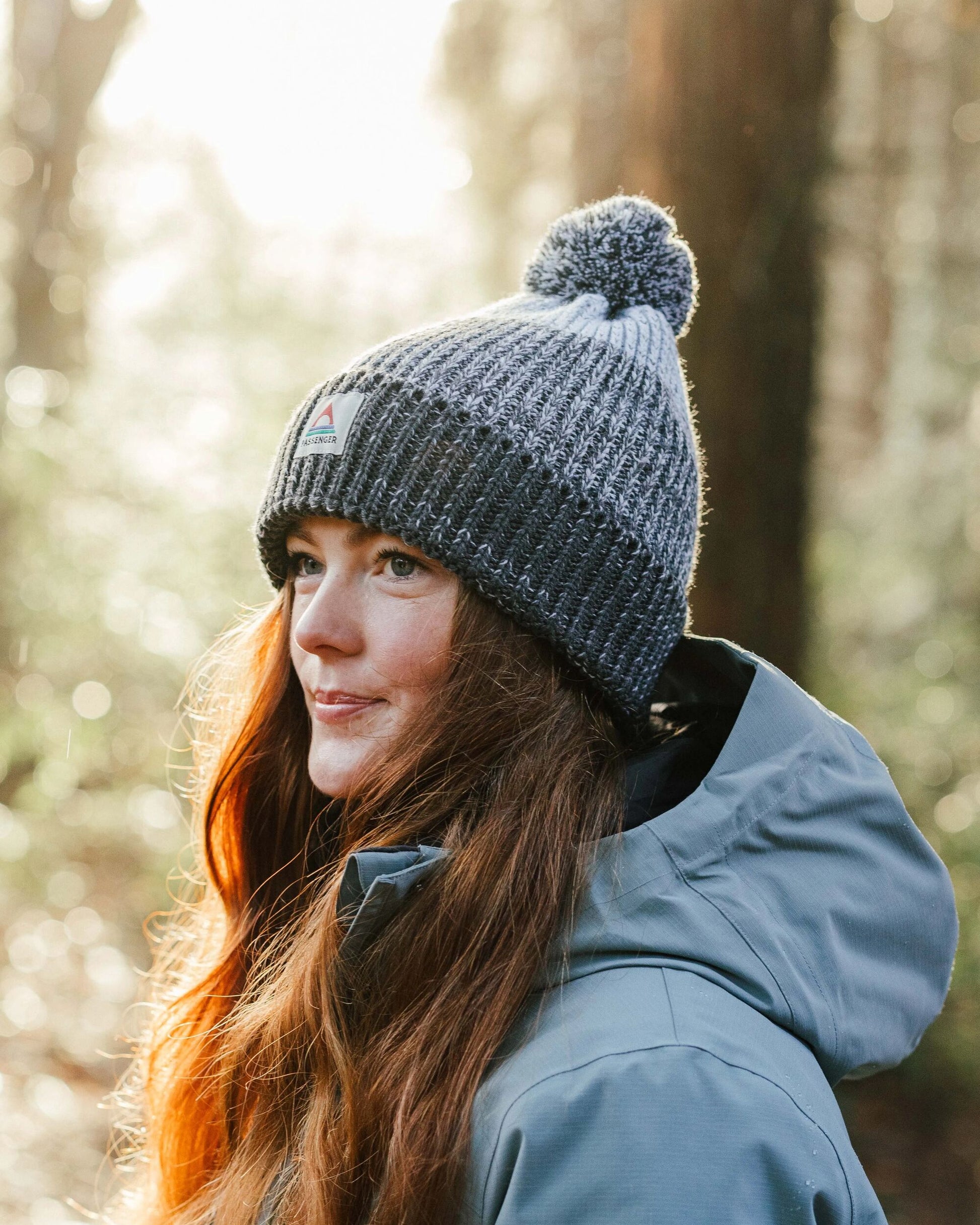 Womens_Crag Recycled Bobble Hat - Charcoal/Arctic