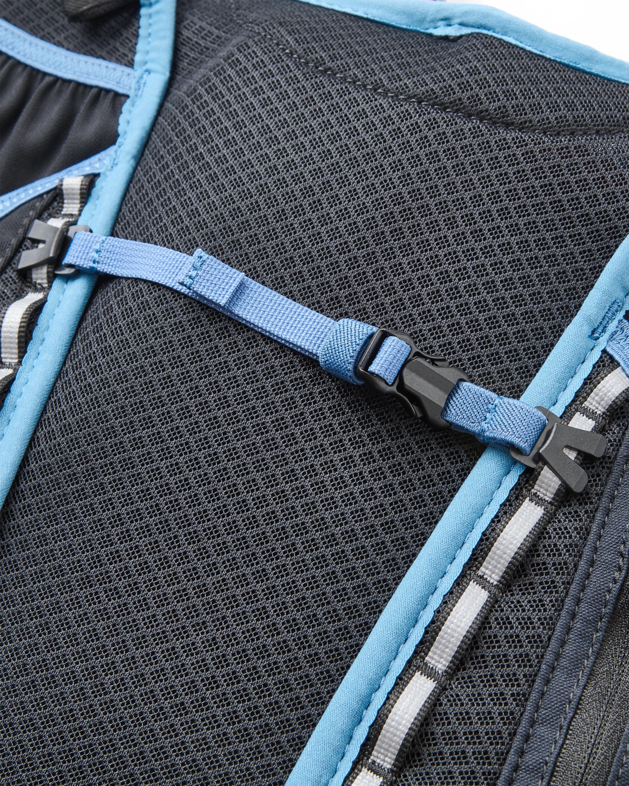 Traverse Trail Vest - Black - Flatlay