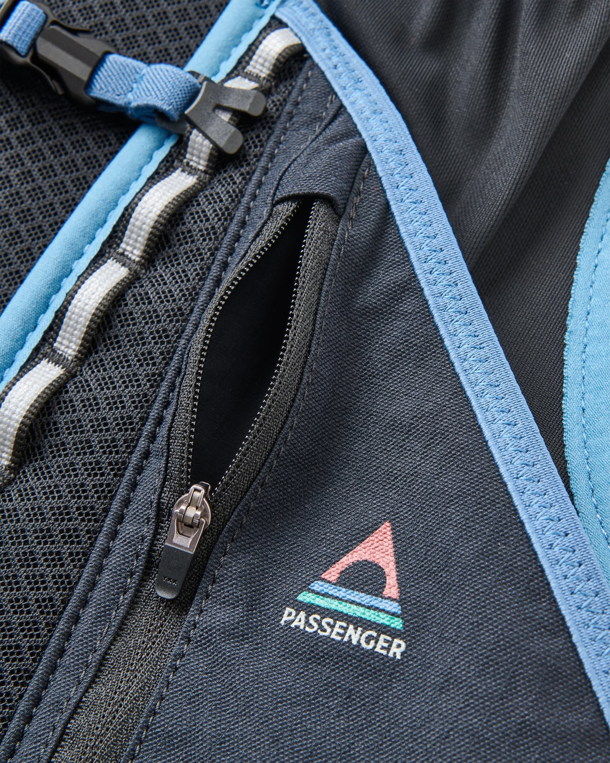 Traverse Trail Vest - Black - Flatlay