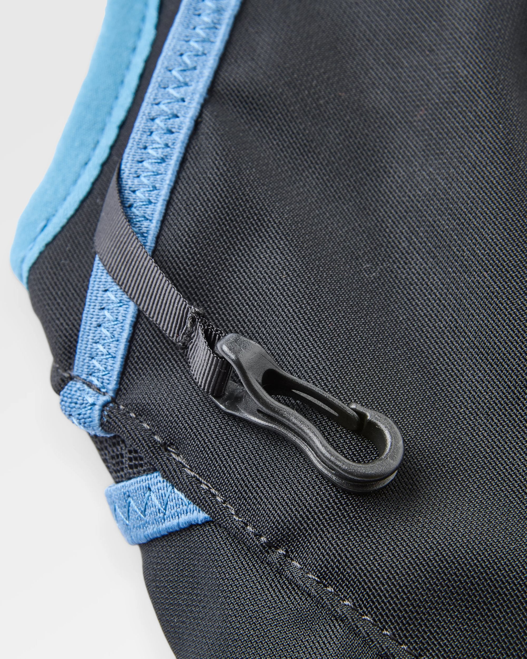 Traverse Trail Vest - Black - Flatlay