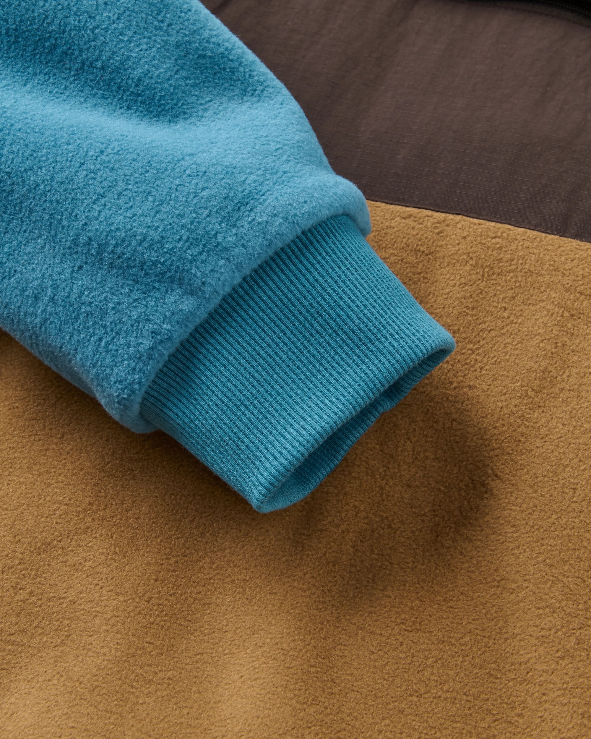 Woodland Hoodless 1/2 Zip Polartec® Fleece - Caramel/Blue Steel - Flatlay