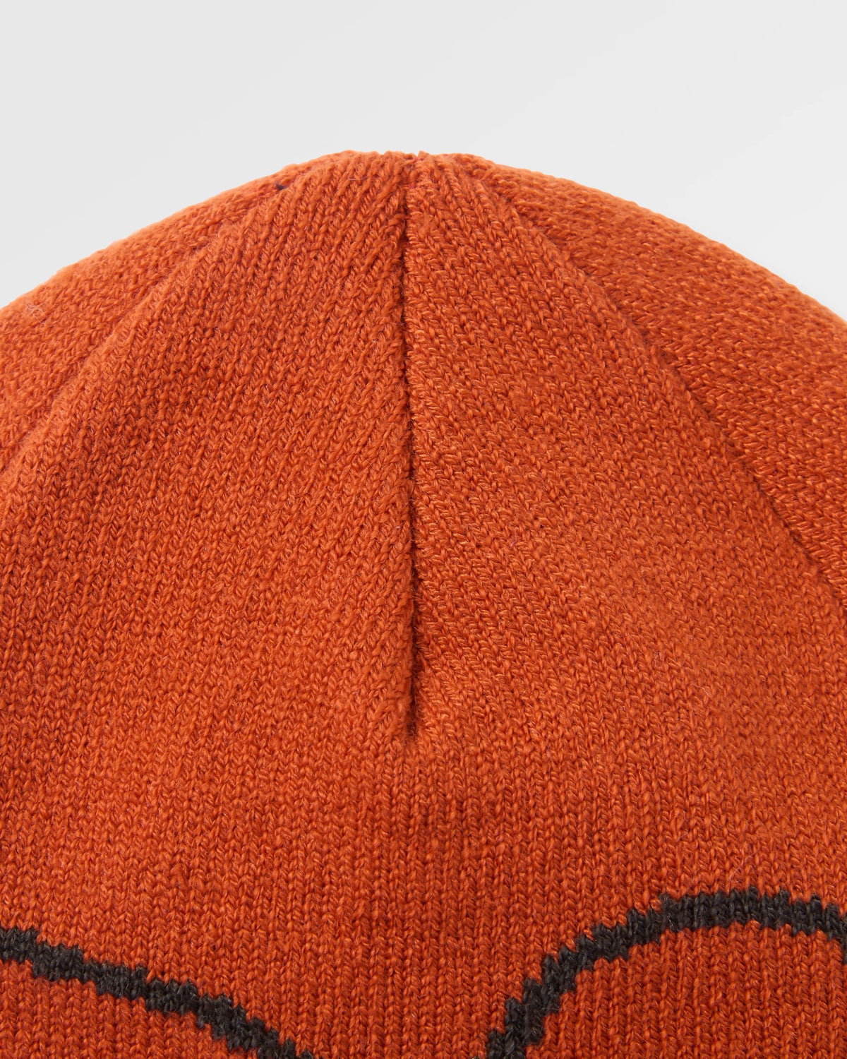 Tarn Beanie - Dark Rust - Flatlay