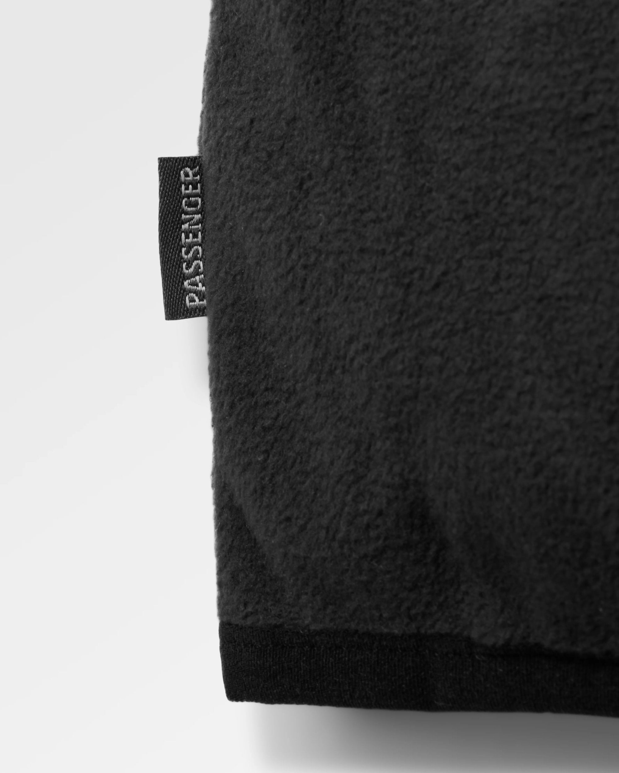 Set Off Polartec® 1/4 Zip Fleece - Black - Flatlay
