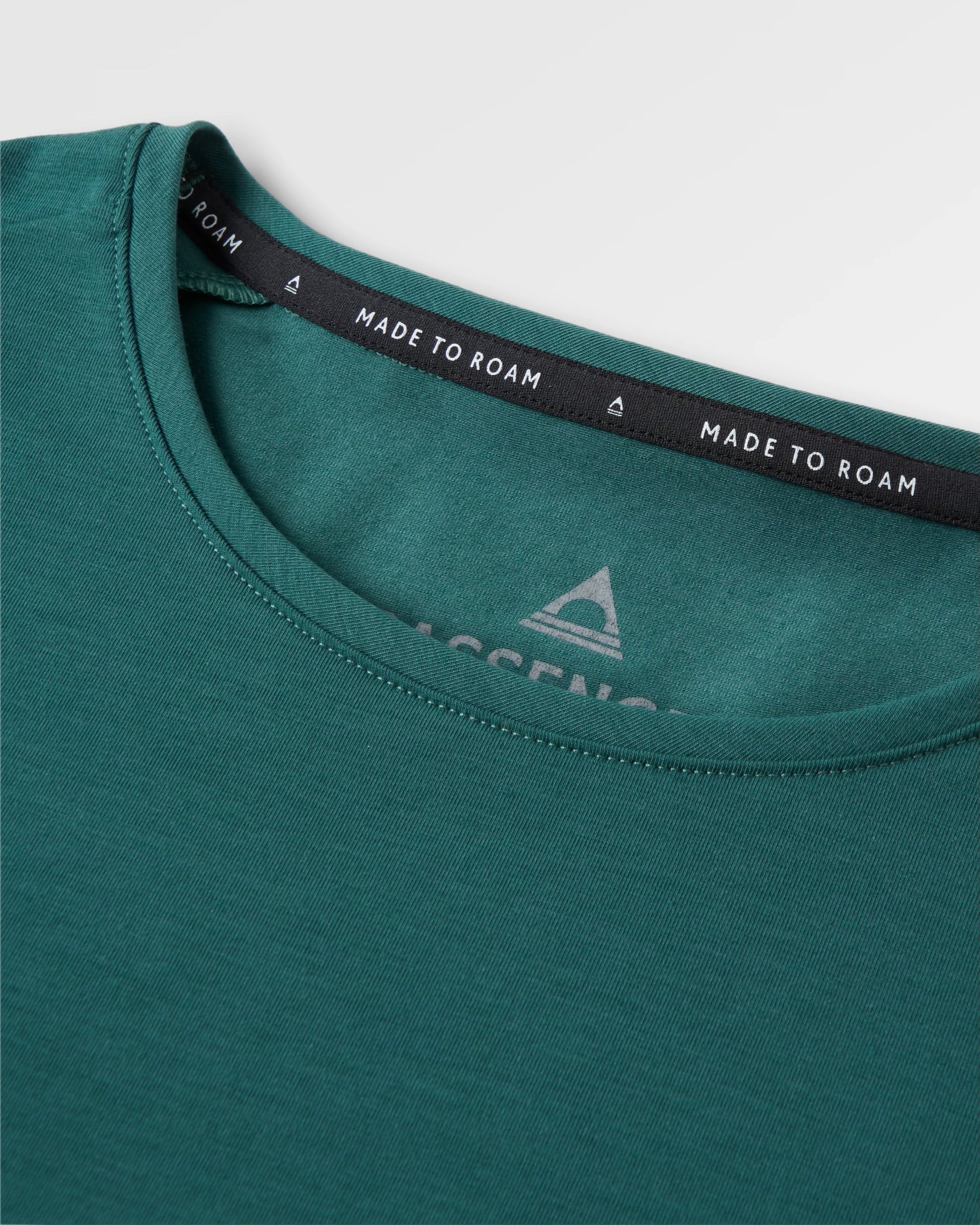 Chase The Light Active T-Shirt - Deep Ocean - Flatlay