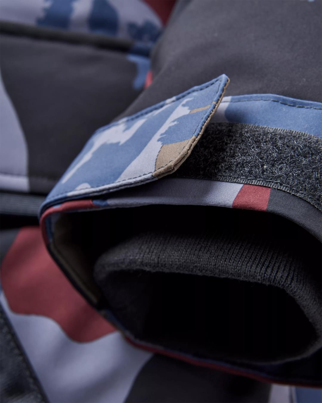 Baltic Recycled Insulated Jacket - Sycamore Pattern - Flatlay